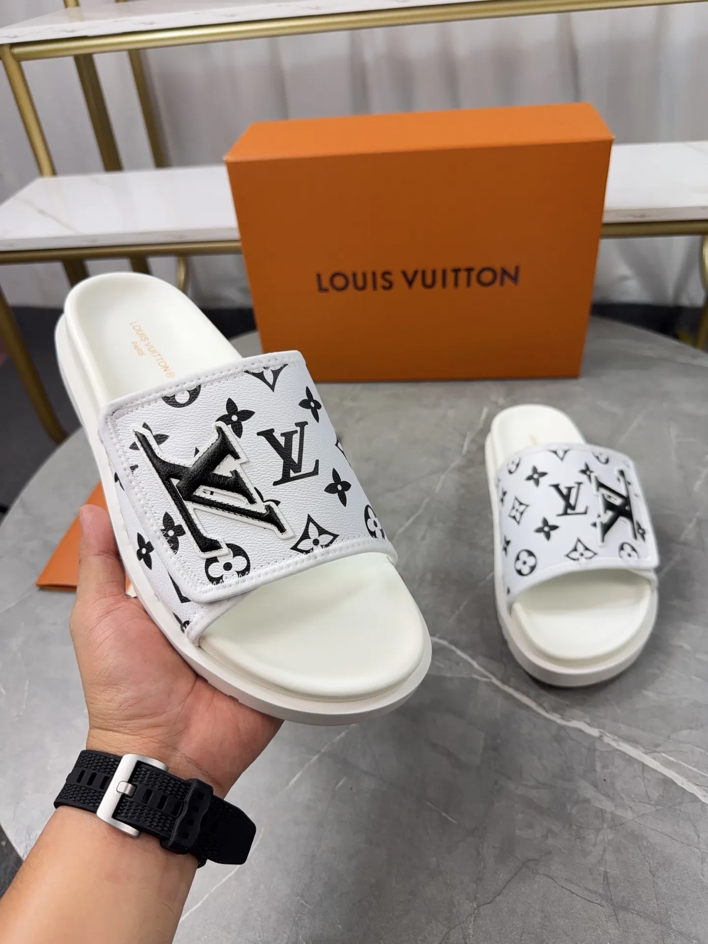 Men's Men's Shoes 💰380💰 🌈LV | Louis Vuitton ²⁰²³ 𝐬𝐬 🧡💚2025 Spring and Summer New Style Top Version‼ ️The original version is the same. The counter specializes in the latest straw slippers. Hard goods are new🆕 ❥Purchase level! Full of high-end feel! A popular model among bloggers at home and abroad, it’s retro and fashionable, and looks stunning on your feet! Mainly recommended models on the official website★ ━━━━━ ЅᏇєєt ━━━━━ ▪️Upper: original customized cowhide fabric ▪️Inner: cow lining ▪️Outsole: high-end rubber outsole ▪️Shoe size: 35-47 (46-47 customization is not returnable)